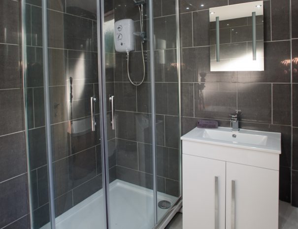 holiday rental with bath and shower